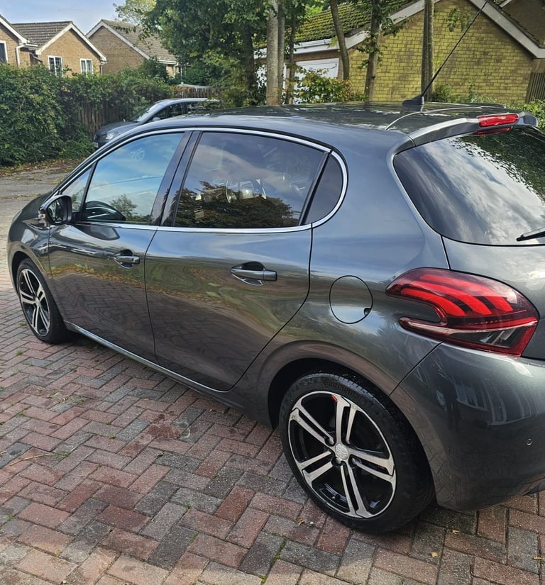 Peugeot, 208, Hatchback, 2015, Manual, 1199 (cc), 5 doors