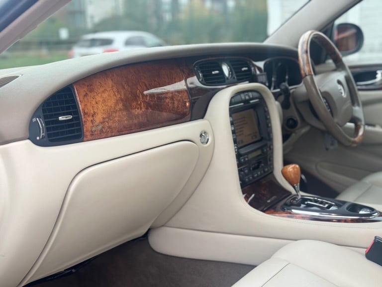 2003 Jaguar XJ XJ6 3.0 V6 SE 4dr Auto SALOON Petrol Automatic