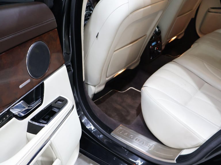 2010 Jaguar XJ 3.0d V6 Portfolio 4dr Auto SALOON DIESEL Automatic