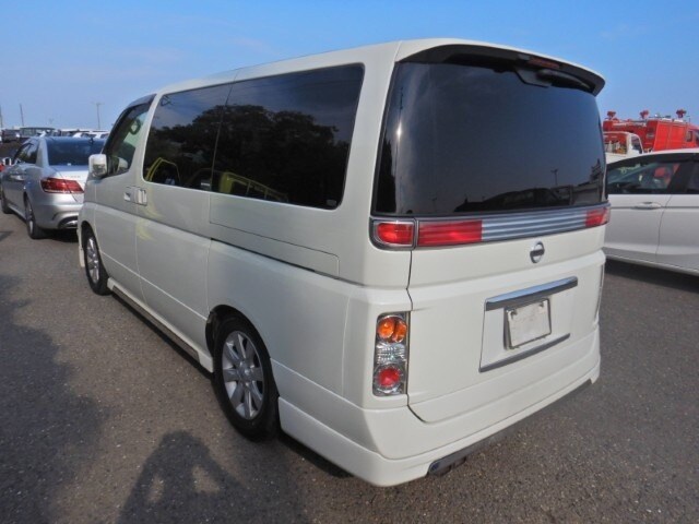 2004 Nissan Elgrand 3.5 X AUTOMATIC 4X4 * 8 SEATER RECLINING BUSINESS SEATS * ONLY 38000 MILES   ...