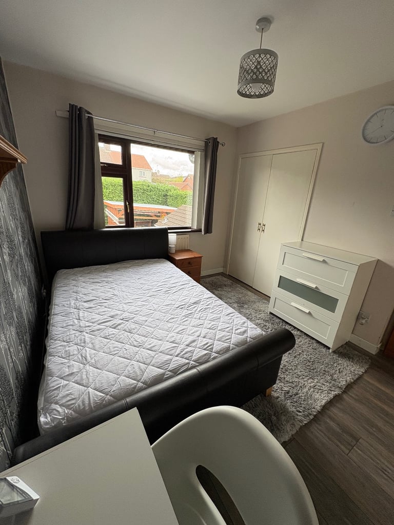 ✨ Room for Rent – Great Location! ✨
