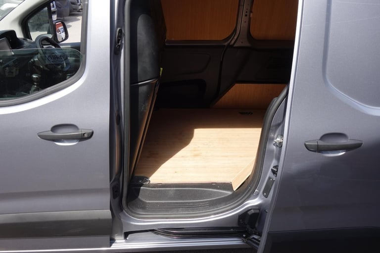 Peugeot Partner 1000 1.5 BlueHDi 100 Professional Premium + Van DIESEL 2023/23