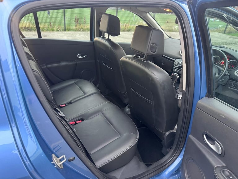 2011 Renault Clio 1.6 VVT Initiale TomTom Auto Euro 5 5dr HATCHBACK Petrol Automatic