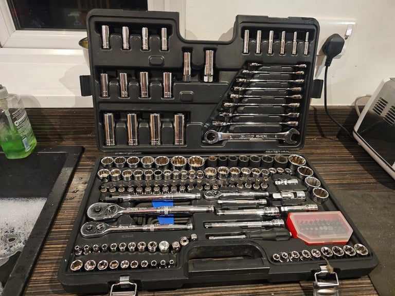Halfords advanced socket set 