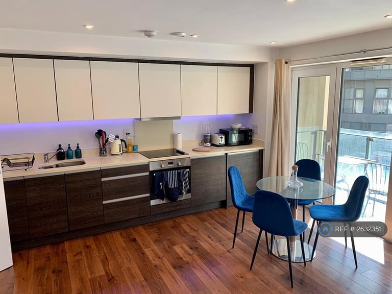2 bedroom flat in Avon House, London, SW18 (2 bed) (#2632351)