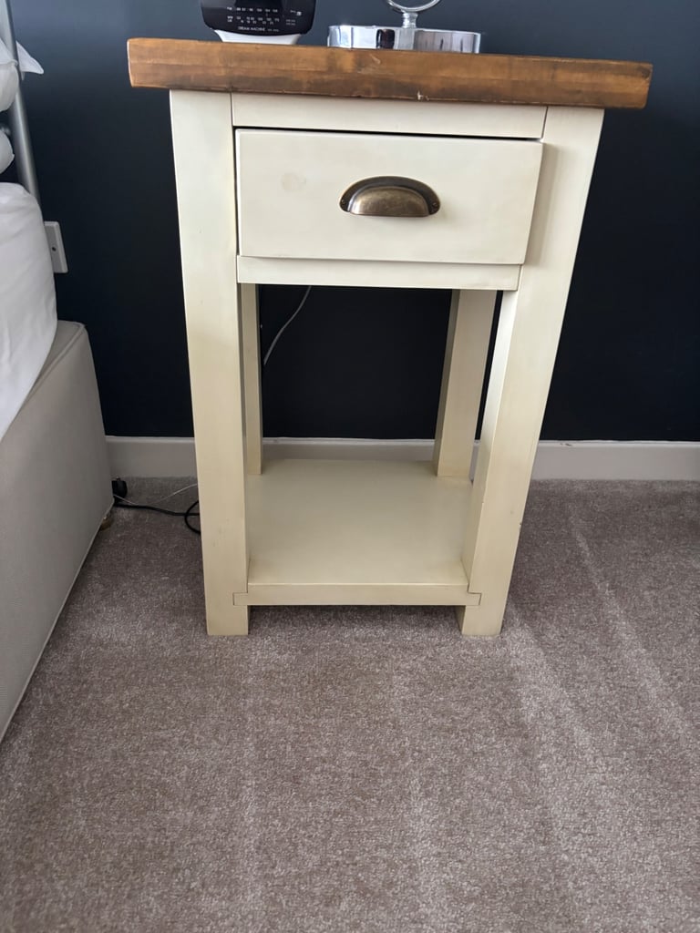 Lovely bedroom furniture set. 