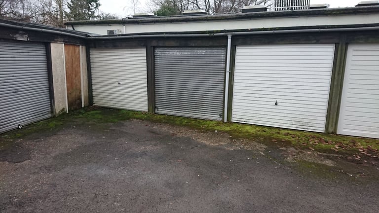 Standard single look up garage safe location rg15ss