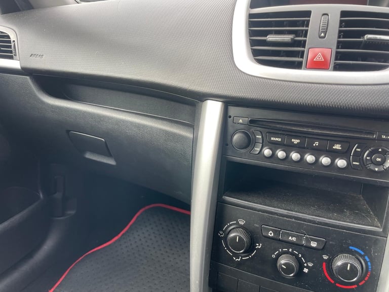 PEUGEOT 207 1.6 VTI S16 10 REG WHITE 3 DOOR MOT APRIL 6TH 2026 LADY OWNER 14 YEARS  INSURANCE 40+MPG