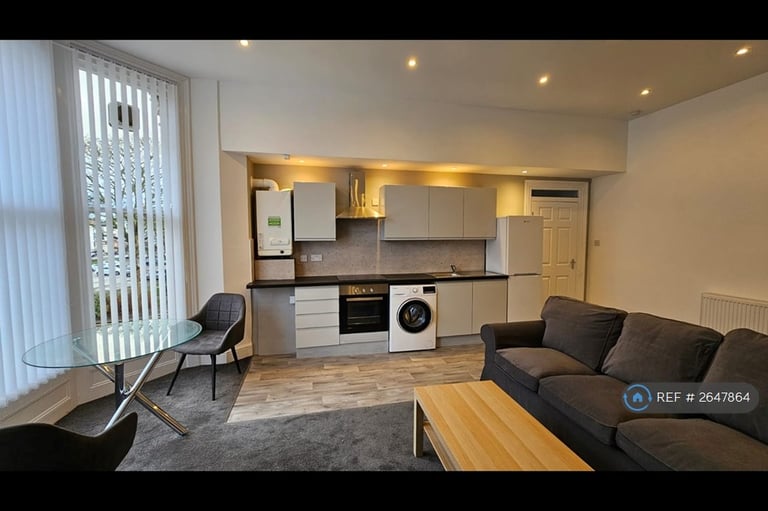 1 bedroom flat in Montpellier Court, Scarborough, YO11 (1 bed) (#2647864)