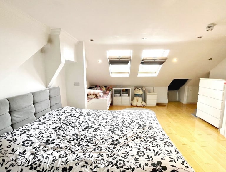 5 bed semi-detached house to rent The Vale, Cricklewood NW11 - Available Now