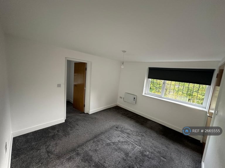 1 bedroom flat in St Georges Lodge, Stalybridge, SK15 (1 bed) (#2665555)