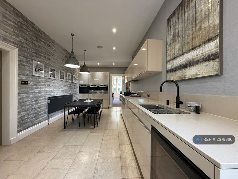 3 bedroom flat in Grosvenor Street, Edinburgh, EH12 (3 bed) (#2678886)