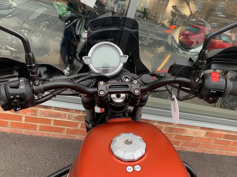 Moto Guzzi V7 STONE - ONE OWNER - 2 YEAR WARRANTY