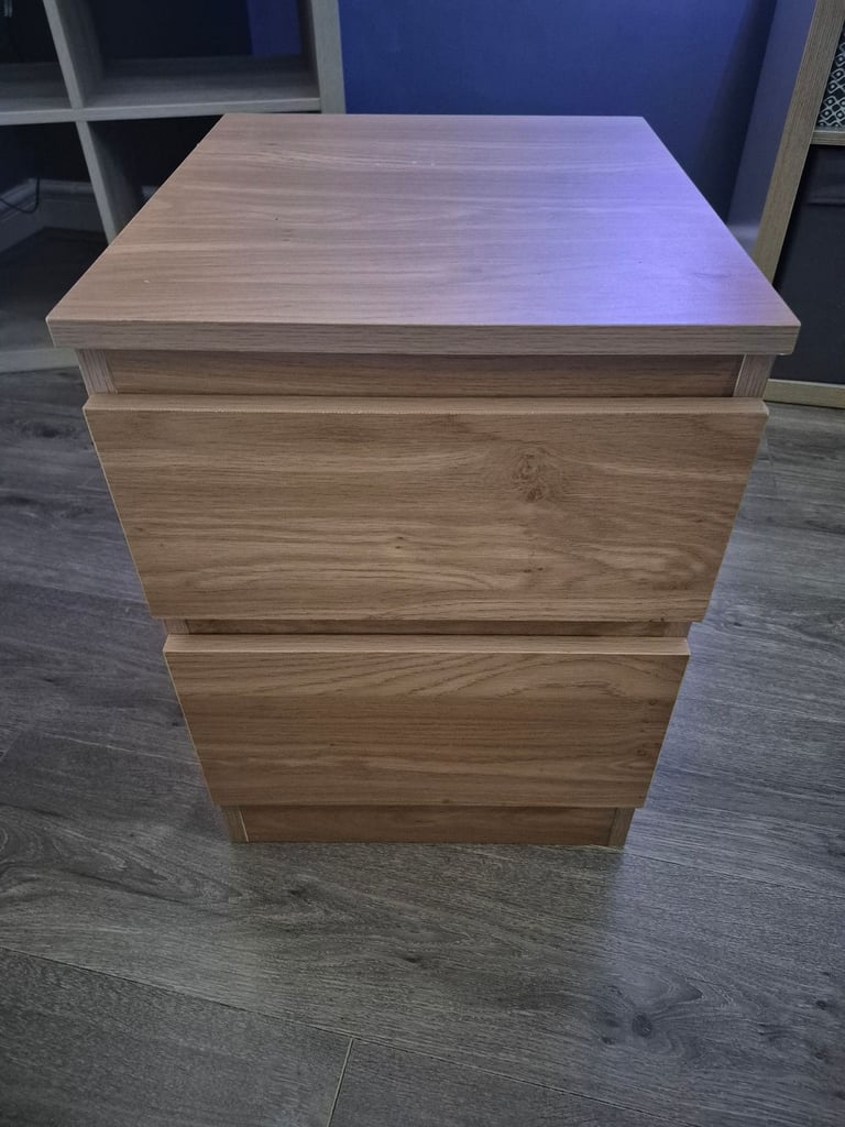 Oak bedside table. 