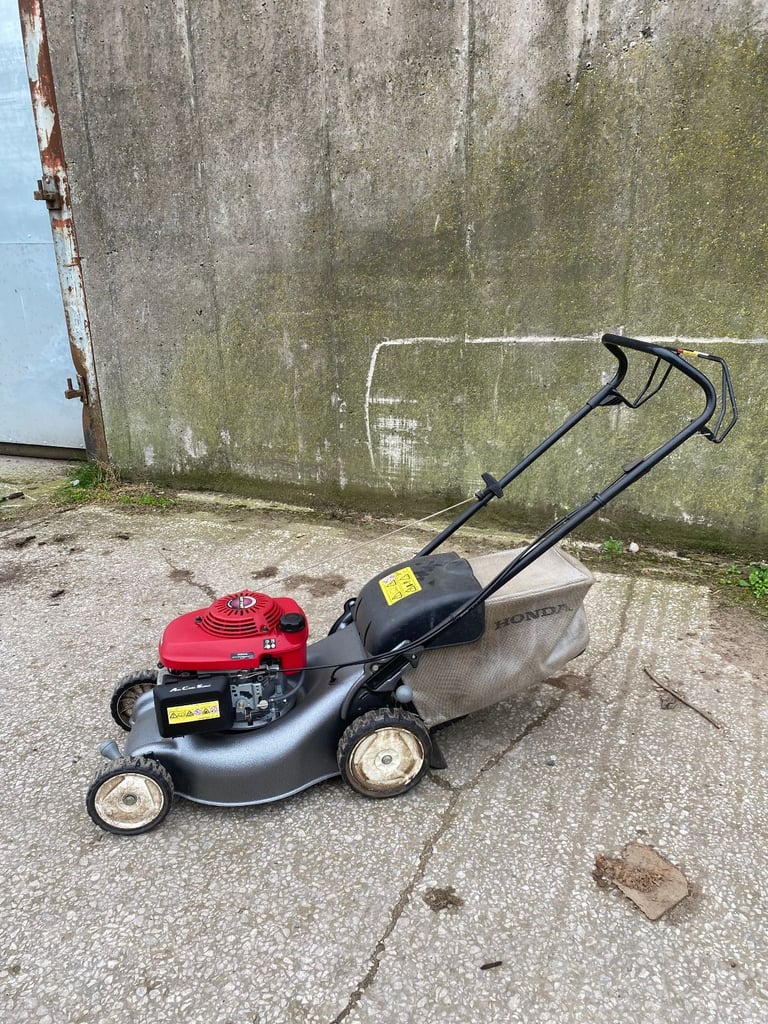 HONDA  IZY 16 INCH SELF PROPELLED LAWNMOWER FPR SALE.