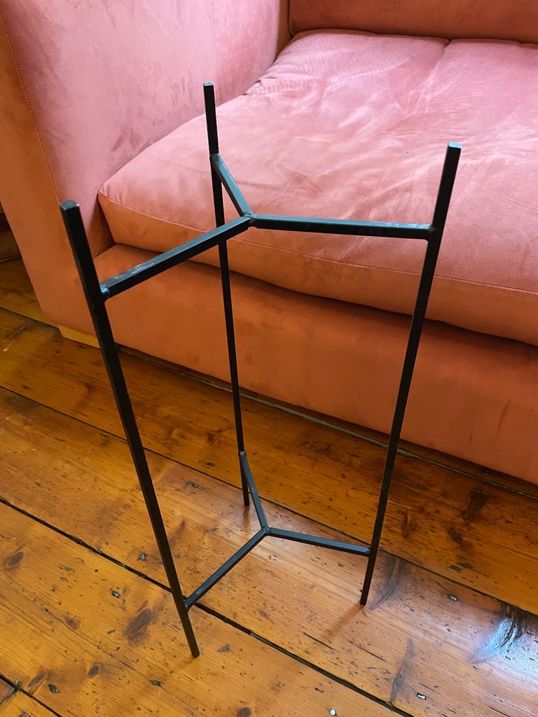 Metal plant stand