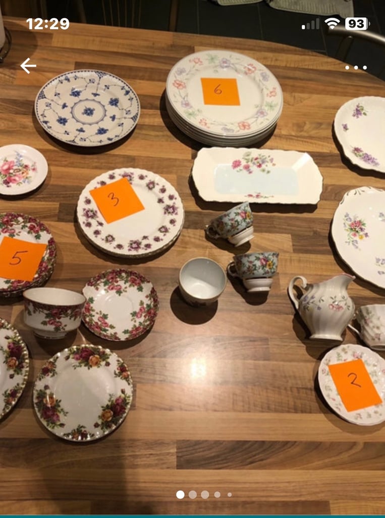 image for 36 Pieces of Bone China Tableware