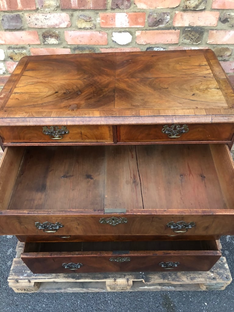 Antique 18th century Queen Ann Walnut chest of drawers 
