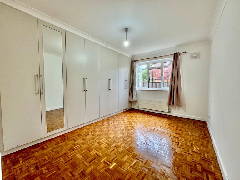 Spacious 2 Bedroom Ground floor Flat Rear Garage - Mardon , Westfield Park , Hatch End, HA5 4JQ