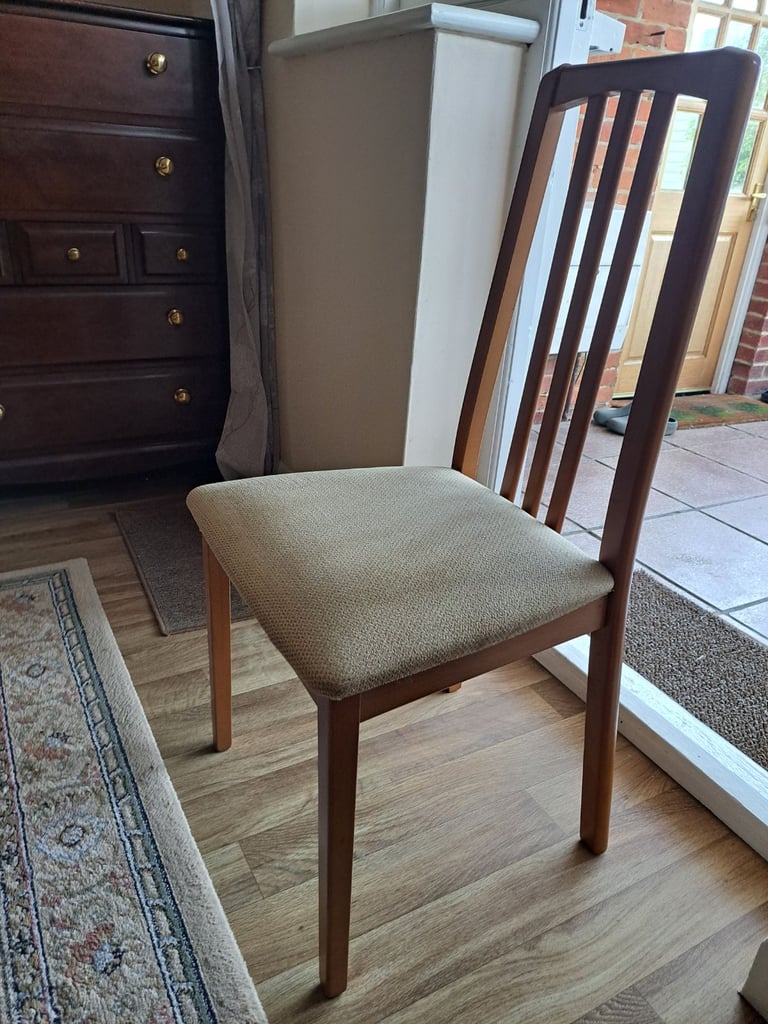 Dining table with 4 chairs 