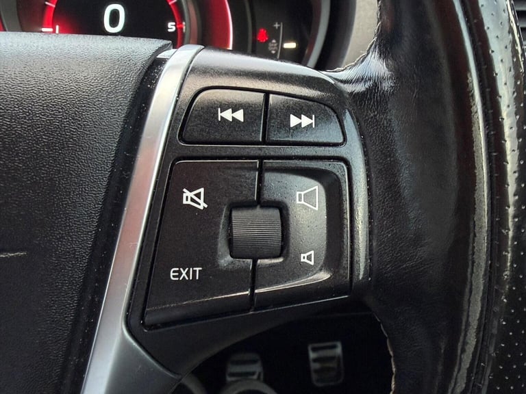 VOLVO V40 2.0 D4 R-Design Euro 6 (s/s) 5dr 2015