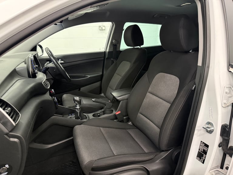 2018 68 HYUNDAI TUCSON 1.6 SE NAV CRDI 2WD MANUAL DIESEL WHITE EURO 6