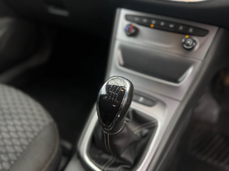 2016 Vauxhall Astra 1.6 CDTi 16V Design 5dr HATCHBACK Diesel Manual