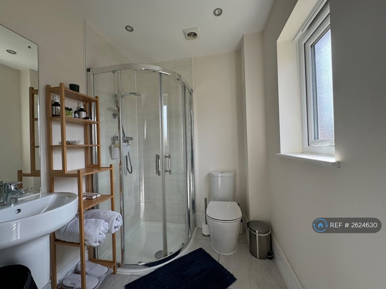 5 bedroom house in Barlow Road, Hamilton, Leicester, LE5 (5 bed) (#2624630)