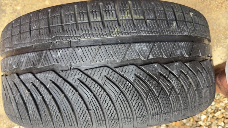 2 x 235/35 R19  91V Michelin Pilot Alpin