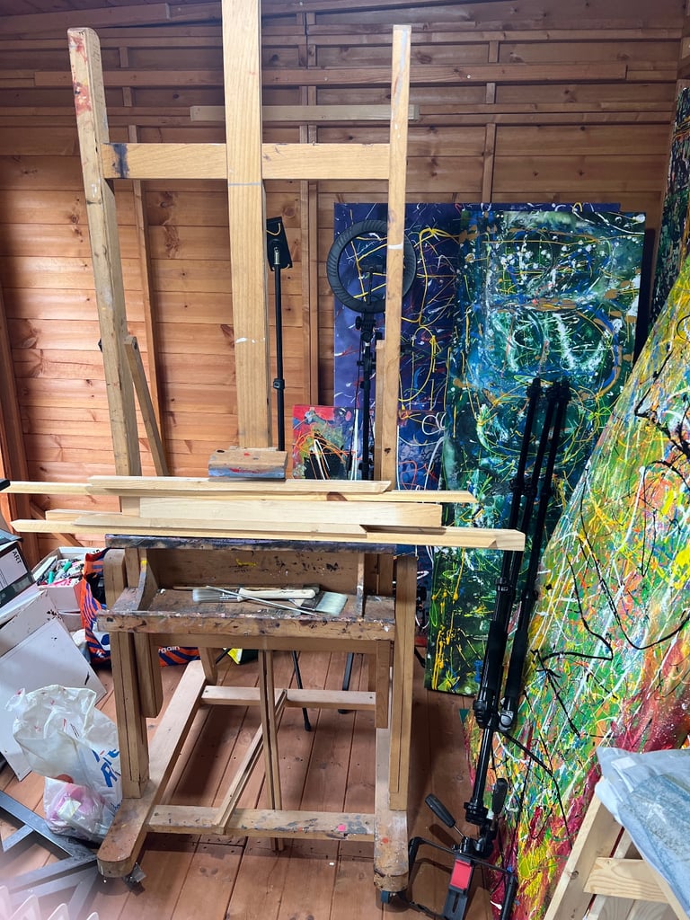 GONE - Easel Artistic - free to a good home