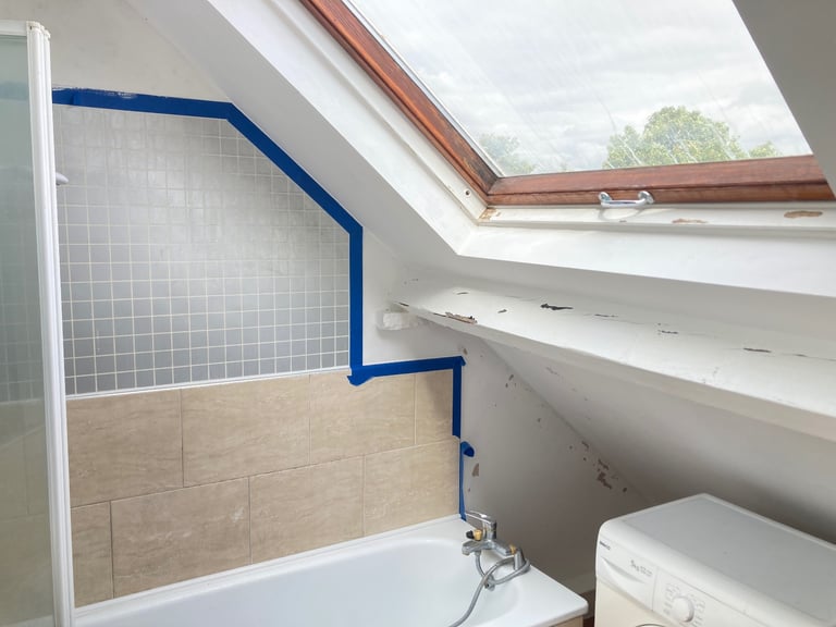 Includes Bills Top Studio Flat BathShower OpenDBedRoomKitchenDineSit VeryNearTubeBusShopsPark