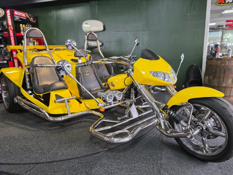 2010 BOOM ULTIMATE FIGHTER X12 2.0L TRIKE 12,000 MILE'S 