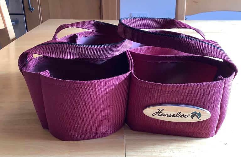 S/H HENSELITE MAROON/BLACK 4-BOWL CARRIER IN A VERY GOOD CONDITION