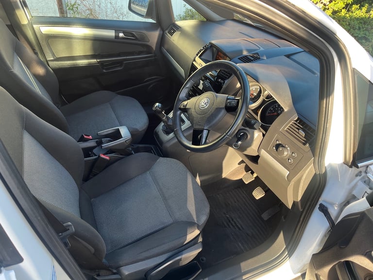VAUXHALL ZAFIRA 7 SEATS NEW MOT CHEAP TAX 