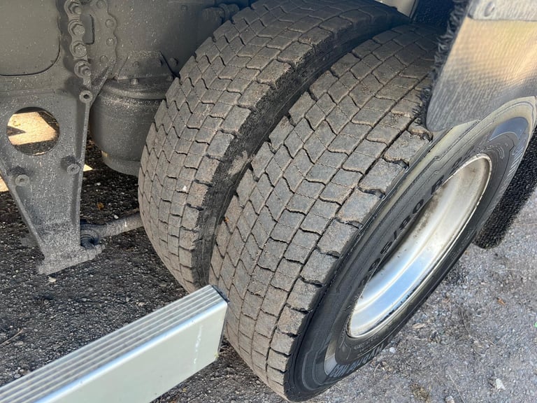 DAF TRUCKS LF 280 18 TONNE FRIDGE U/FLOOR LIFT 