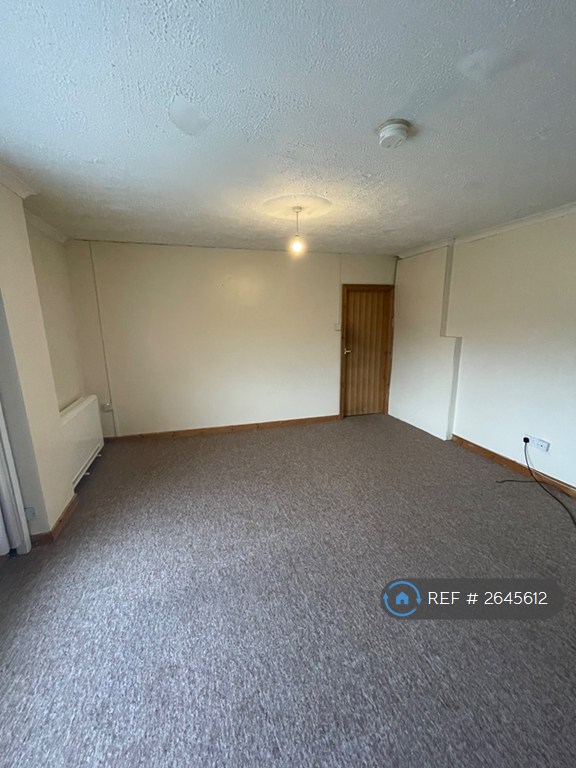 2 bedroom flat in Ivydene, Whitland, SA34 (2 bed) (#2645612)