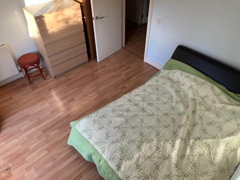 Spacious Double Room in Golders Green - single person