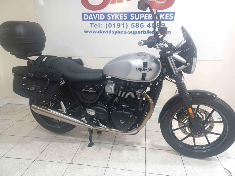 image for Triumph Bonneville STREET TWIN 900CC 67-Reg Only 4760 Miles £5799.otr