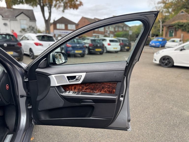 2012 Jaguar XF 3.0d V6 Luxury Saloon 4dr Diesel Auto Euro 5 (240 ps) Saloon Diesel Automatic