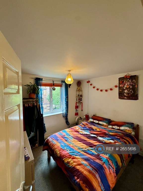 1 bedroom flat in Redcliff Mead Lane, Bristol, BS1 (1 bed) (#2655616)