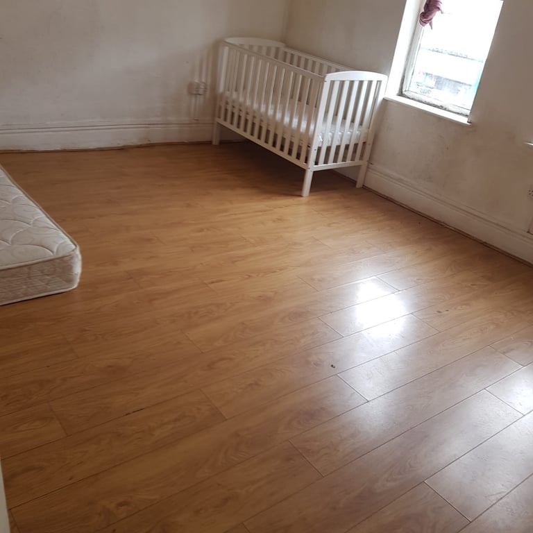 2 bed flat aboves shops Caldmore