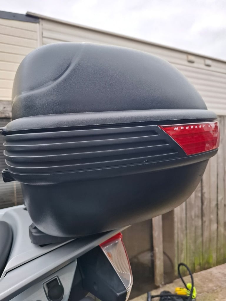 Givi monokey tmotorcycle top box with plate and fixings