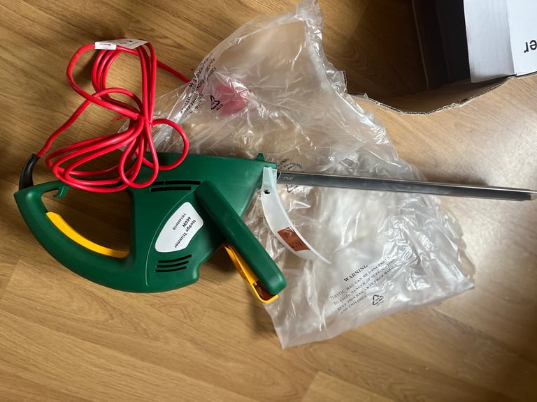Hedge Trimmer, corded, new 
