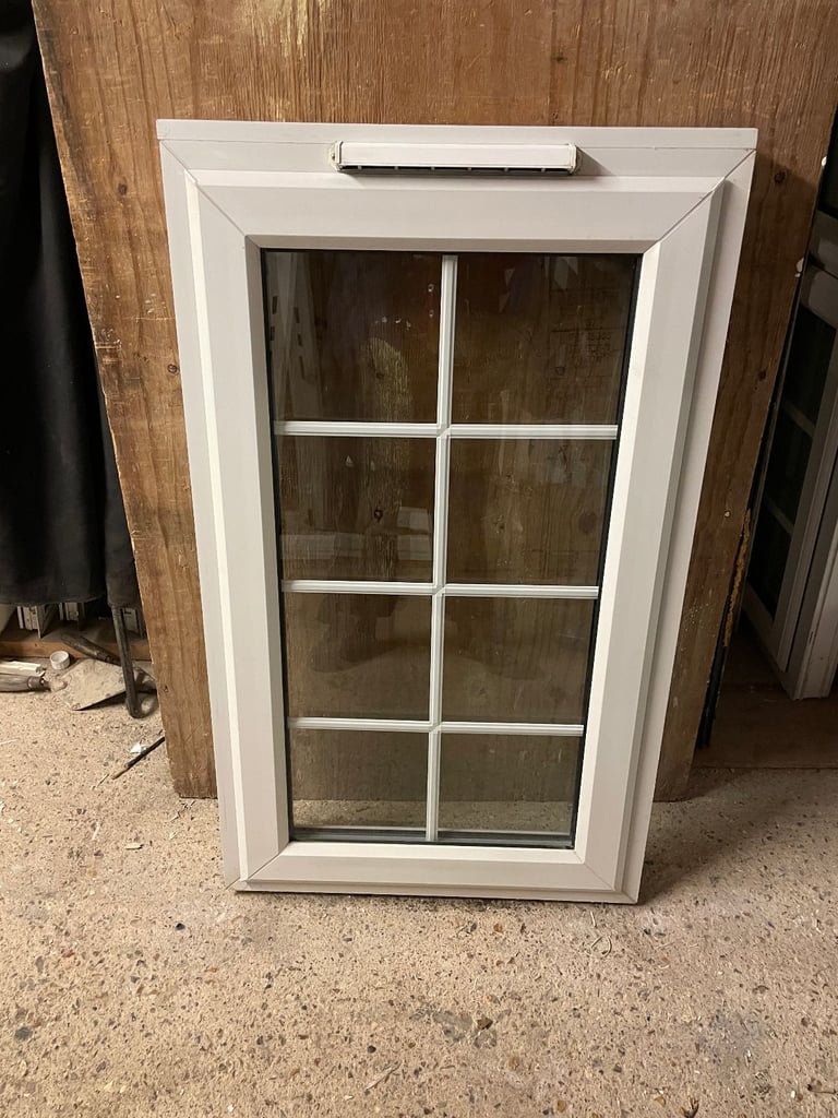 H 109 x W 65 cm - BEAUTIFUL GEORGIAN UPVC DOUBLE GLAZED WINDOW - CLEAR GLASS (REF: SJ466) 