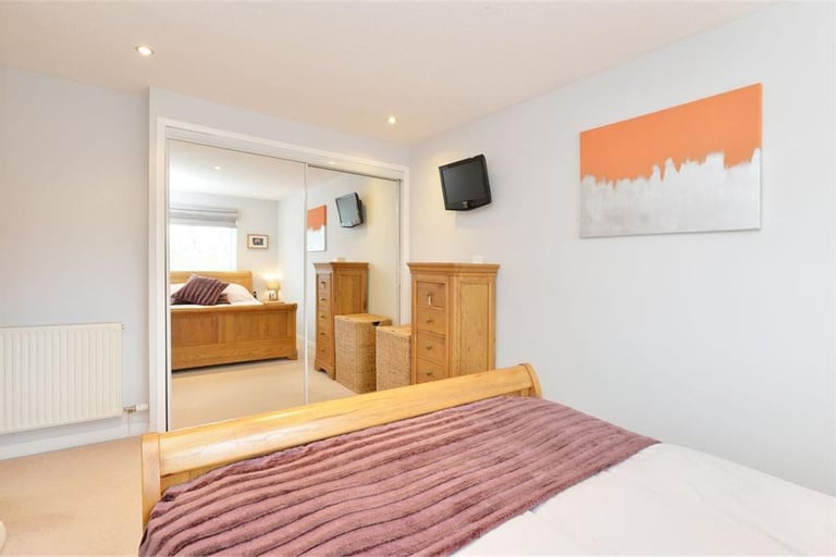 3 Bedroom Semi-detached House in Gyle, near Edinburgh Airport