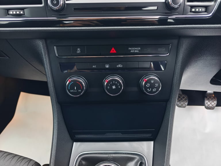 2013 SEAT Leon 1.2 TSI SE 5dr [Technology Pack] HATCHBACK Petrol Manual