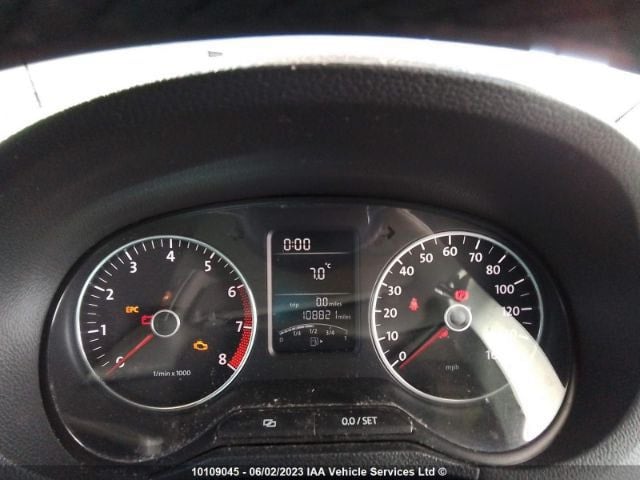 Volkswagen vw polo white breaking parts in stock 