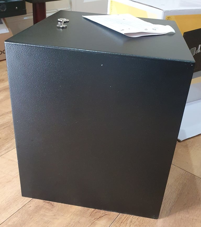 YALE Electronic Safe Large 1 Key FAULTY COLLECT ONLY LONDON NW9