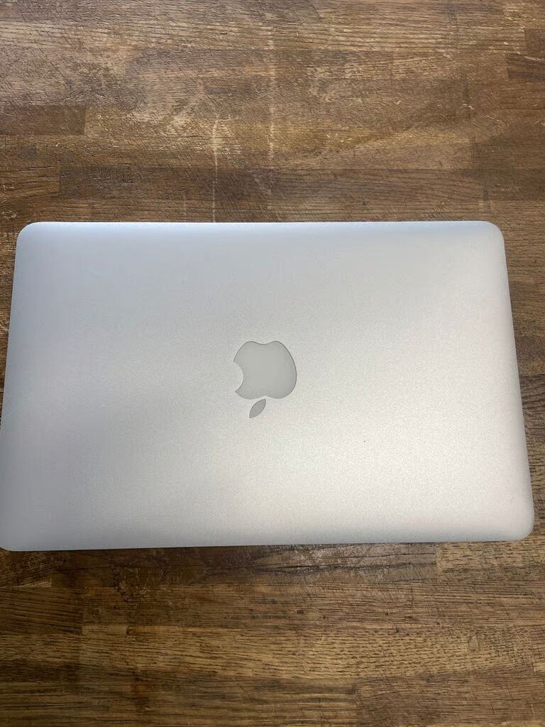 Apple MacBook Air 1.6GHz Dual Core Intel Core i5 4GB DDR3 256GB SSD 11" 2015 Adobe Suite Logic Pro