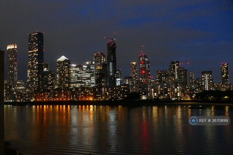 2 bedroom flat in New Caledonian Wharf, London, SE16 (2 bed) (#2670899)